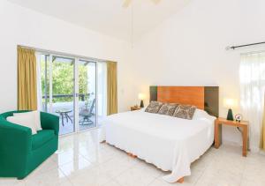 Family Townhome with Pool & Walk to Beach