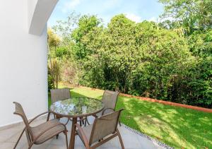 Family Townhome with Pool & Walk to Beach