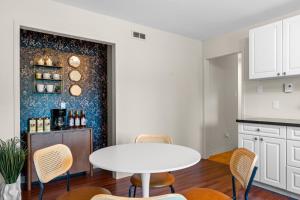 Lovely 1 BR APT