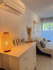 Les Soleillades - T2 cosy pour 4 pers - Piscine, parking privé, à 100m de la plage - LaConciergerieByNina