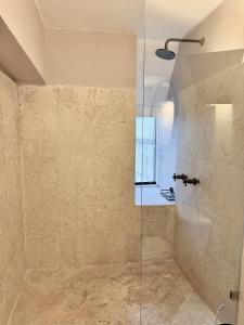 by Calamari Homes - Porvenir 407 - Walled city