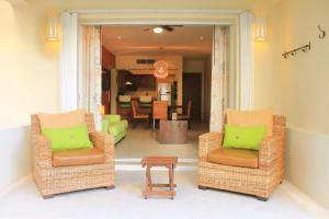 Luna Maya, Steps from Coco Beach and 5th Avenue