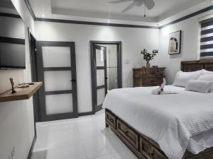 Modern Kingston Condo with Rooftop Pool and View