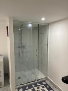 Maison moderne avec jardin espace télétravail