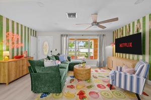 Resort Style Backyard Tiki Bar Pool Hot Tub