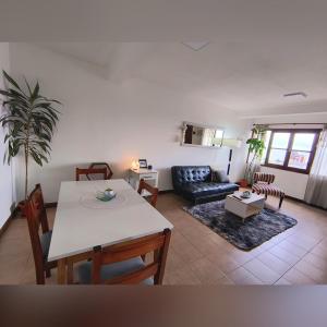 Espectacular departamento con vista panoramica a las montañas y canal zona centrica