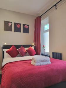 Three Bedroom Home 10 minute walk from stadium