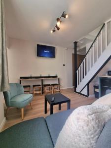 Three Bedroom Home 10 minute walk from stadium