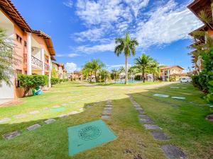 Casas no Residencial Moradas de Israel, com 3 suítes (todas com ar condicionado), internet 300MBPS e área gourmet privativa a aproximadamente 200m da praia de Taperapuã, (Axé Mói)com piscinas, sauna, portaria 24hrs