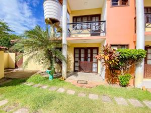 Casas no Residencial Moradas de Israel, com 3 suítes (todas com ar condicionado), internet 300MBPS e área gourmet privativa a aproximadamente 200m da praia de Taperapuã, (Axé Mói)com piscinas, sauna, portaria 24hrs