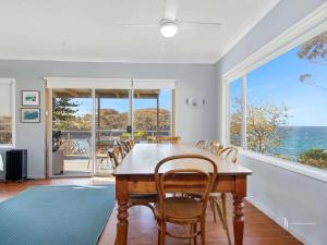 Malua Bay Waterfront Pet Friendly Cottage with WiFi