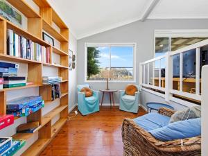 Malua Bay Waterfront Pet Friendly Cottage with WiFi