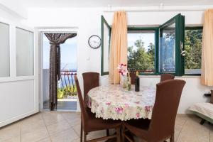 Seaside secluded apartments Cove Pobij, Hvar - 7506