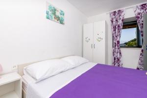 Seaside secluded apartments Cove Pobij, Hvar - 7506