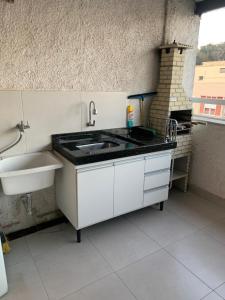 Apartamento 1 quarto com varanda com vista para o mar
