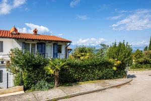 Apartments with parking space Njivice, Krk - 21767