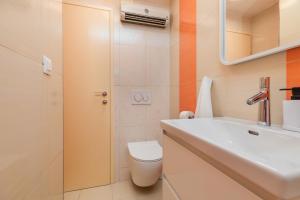 Apartments by the sea Drasnice, Makarska - 23854