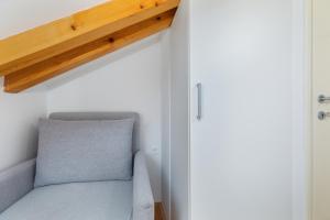 Apartments by the sea Drasnice, Makarska - 23854