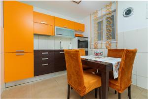 Apartments by the sea Drasnice, Makarska - 23854