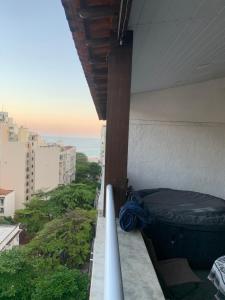 Apartamento 1 quarto com varanda com vista para o mar
