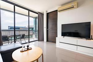 Chic 2BR Loft near Nai Harn Beach A406