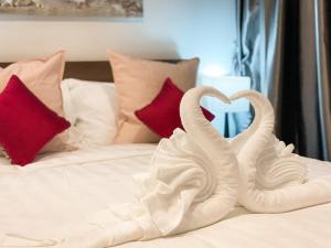 Stylish 1BR Condo near Nai Harn Beach P204