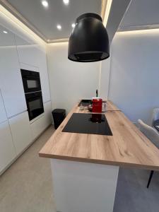 Luxury 1 Bedroom Apartment with Sofa Bed & Balconies Prime Location near ING Arena, Expo 12 & Atomium