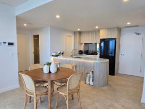 Marion St Eats Pool And City View