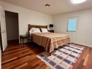 12 guests. W Ping pong, Air hockey, Volleyball!