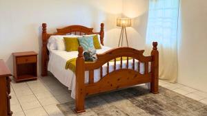 Luxury Apartment with Balcony & Full Kitchen