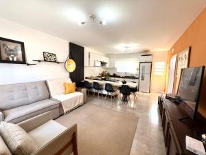 Casa com 2 quartos, ar-condicionado, Wi-fi e estacionamento