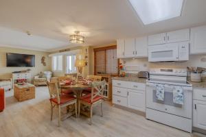 A Wave From Itat Pinnacle Port