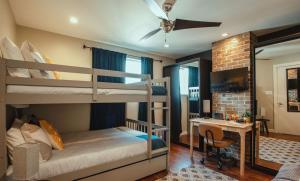 Pet-Friendly Southside Getaway - Sleeps 12