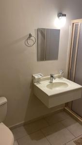 Casa al Norte bien ubicada, portón control remoto