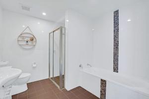 Reflections G01 On The Lake