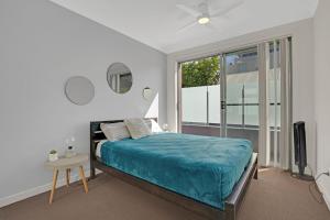 Reflections G01 On The Lake