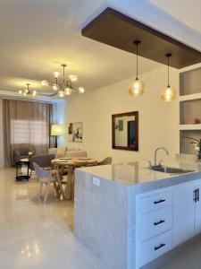 Casa amplia y elegante cerca del Aeropuerto Palmerola