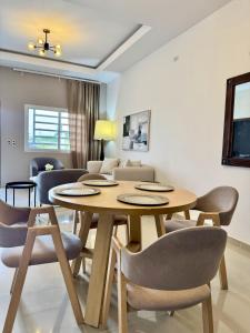 Casa amplia y elegante cerca del Aeropuerto Palmerola