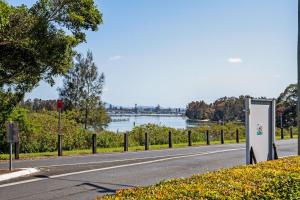 Reflections G01 On The Lake