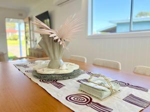 Cooinda on the Green - Your Happy Place! Golf Course Retreat with Kangaroo Views