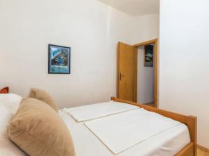 Apartments Manda - One Bedroom Apartment With Terrace A4
