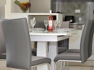 Apartment Sunshine Trogir - Three Bedroom Apartment with Balcony