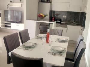 Apartment Sunshine Trogir - Three Bedroom Apartment with Balcony