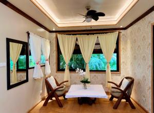 Casa Rosa Inn and Restaurant