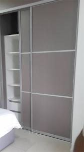 Kuala Lumpur Mont Kiara Arcoris SOHO 5 Pax, Walk to Mall, Pool, WIFI