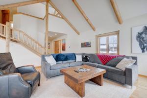 Amazing Views | Hot Tub | Pool Table | Town Center