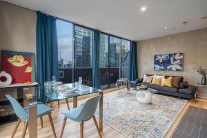 Collins Street 1B Surrounded by Stunning City View