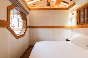 Luxury Hanok Maison Sunlit