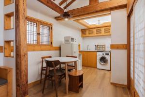Luxury Hanok Maison Sunlit
