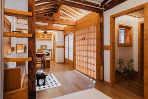 Luxury Hanok Maison Sunlit